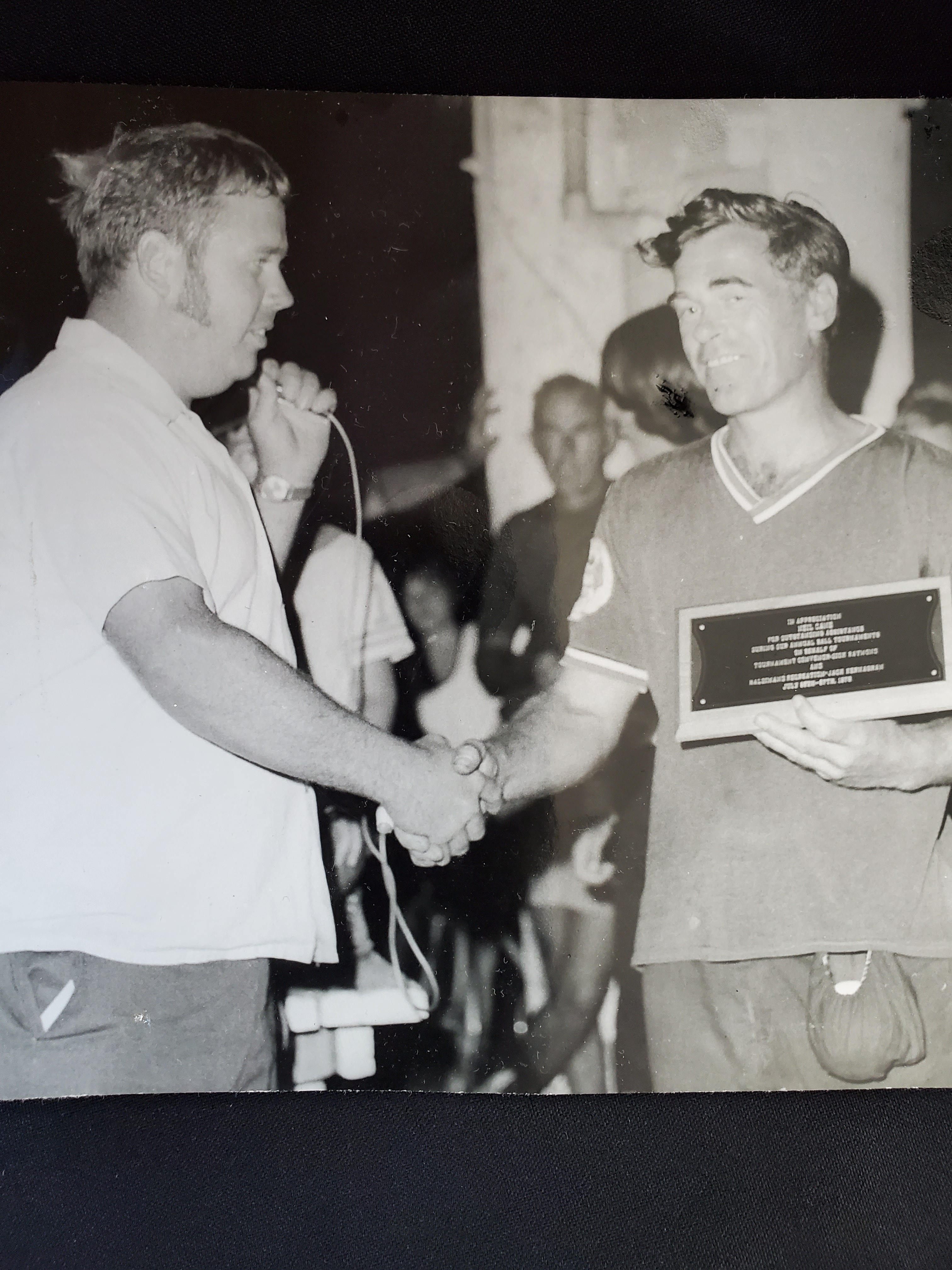 1978 Neil Cane photo Dick Raymond, Convenor Grafton Ball Tournament, presenting appreciation plaque to Neil