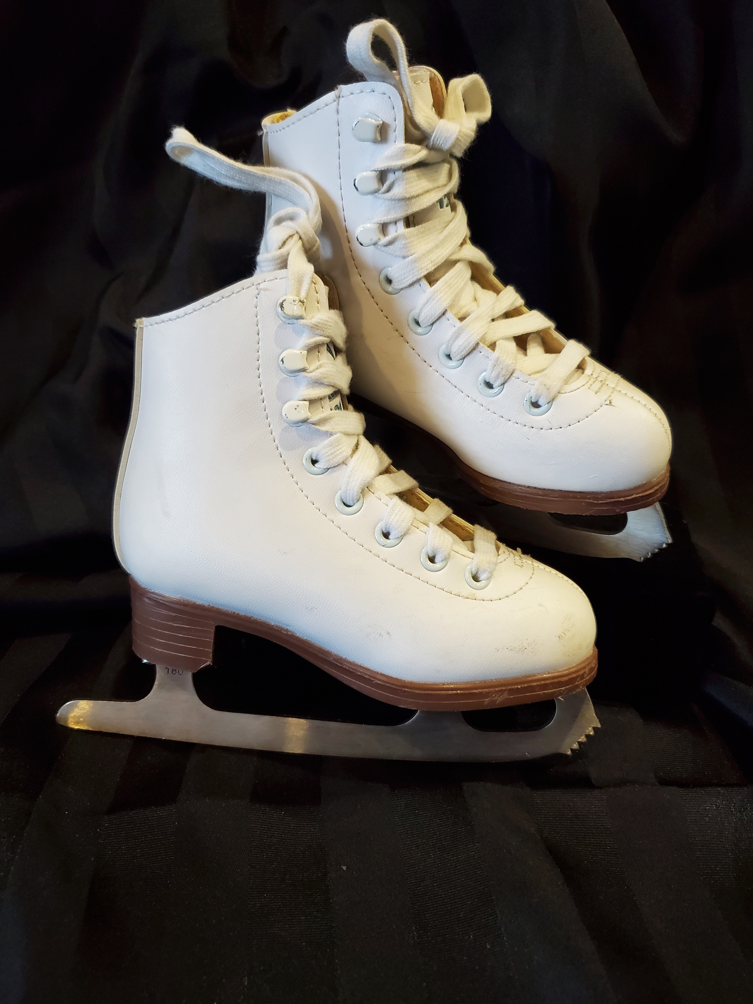 Figure skates junior girls