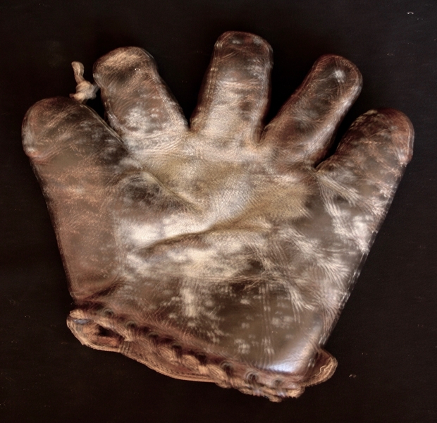 1925-left handed fielder's glove