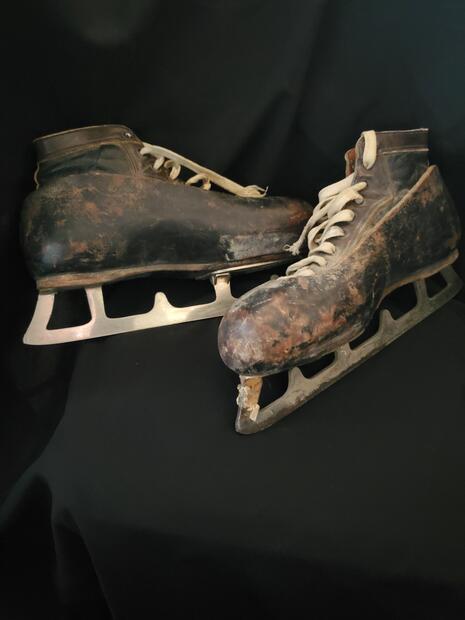 1965 Goalie skates w-Cobourg Cougars