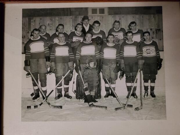 Neil Cane photo w-Cobourg Merchants hockey team