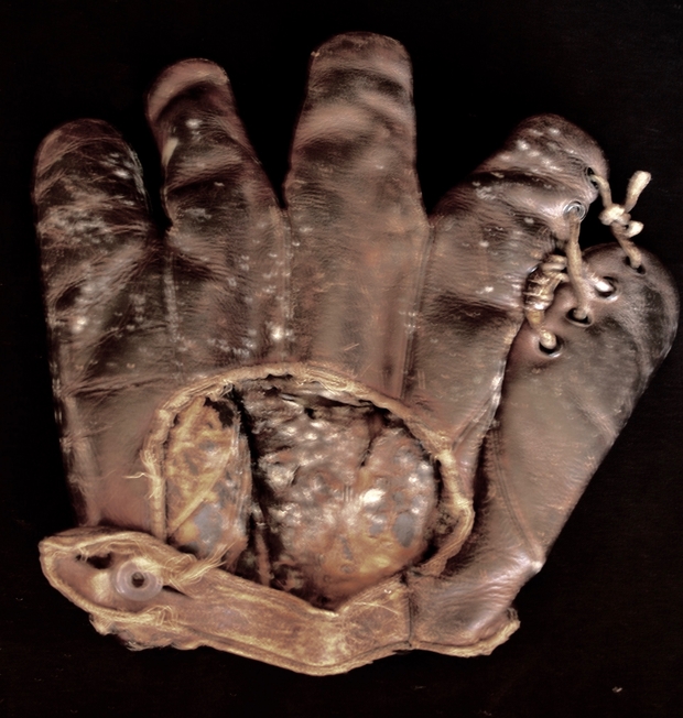 1925-left handed fielder's glove