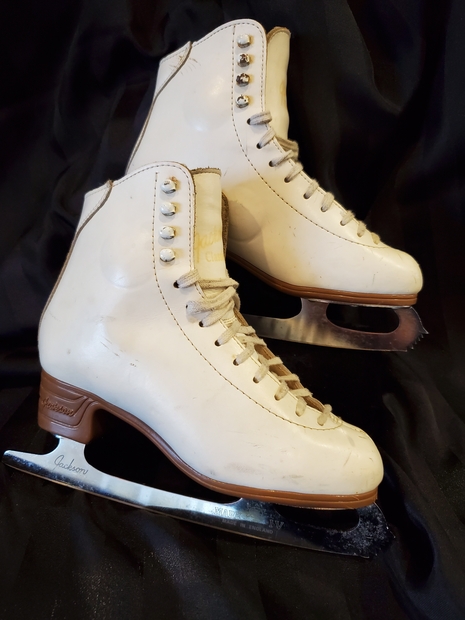 Figure skates ladies white with '9' on blade